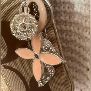 Unbranded charm!​​​​